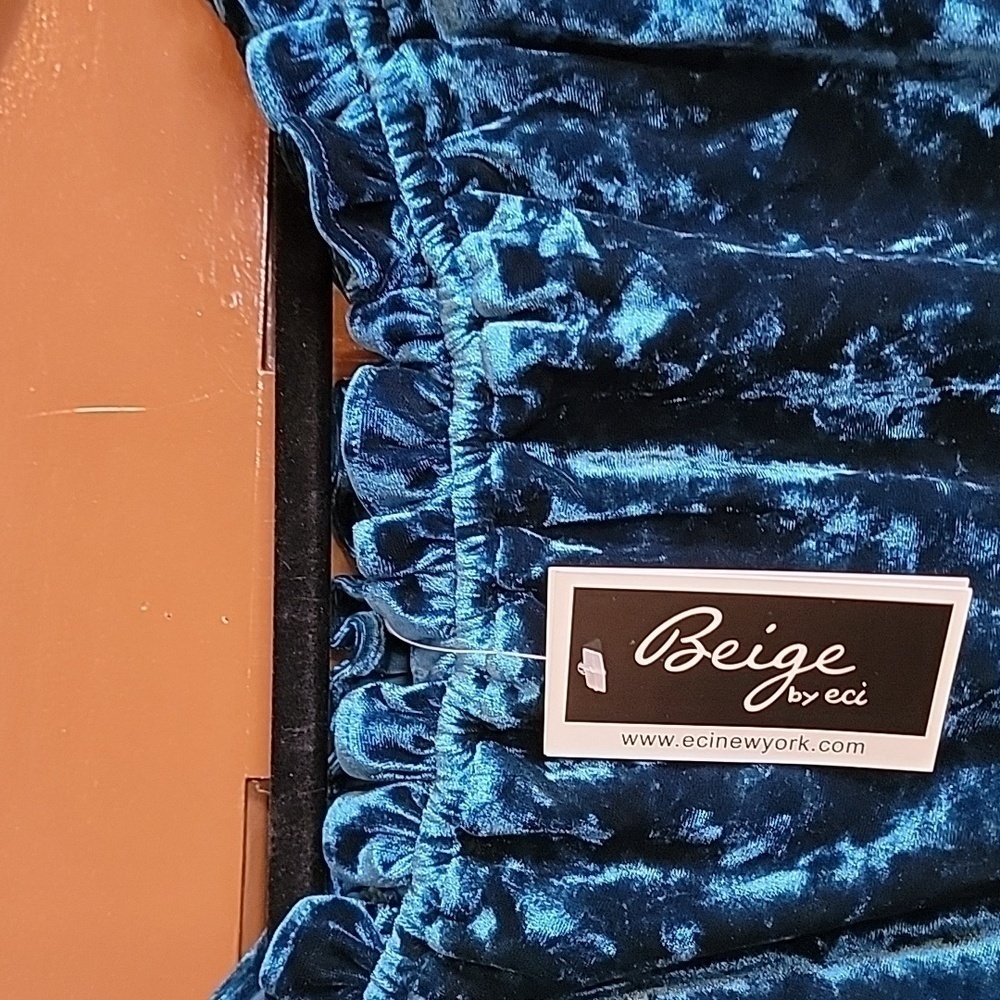 Beige by eci-Deep teal velour off the shoulder 3/4 sleeved pullover Size L NWT. - Picture 5 of 9